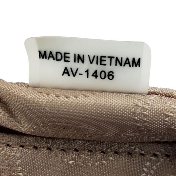 MICHAEL KORS Selma Zip Burgundy Quilted Large Leather Clutch &  Wristlet - Picture 5 of 11